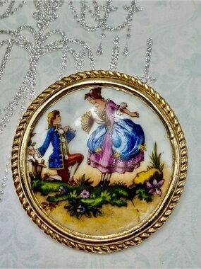 Limoges Courting Couple  brooch Vintage #P14